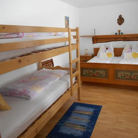 Semesterbostad Haus Maria *